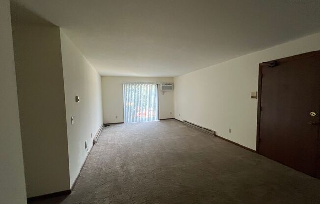 2 beds, 1 bath, 965 sqft, $1,675, Unit 7742RG