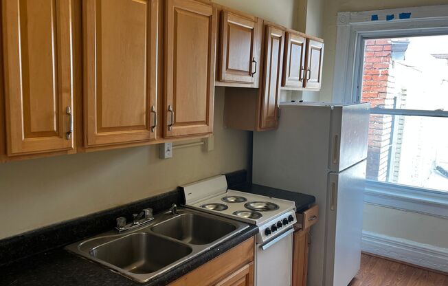 12 E Main St