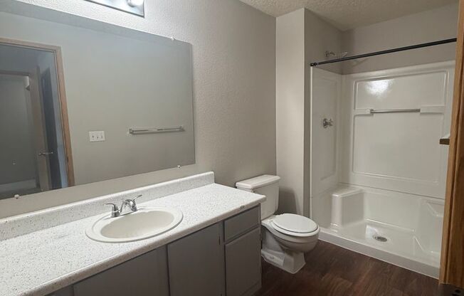 2 beds, 2 baths, 1,070 sqft, $1,595, Unit 18-201