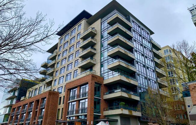 One Main St Condominium ~ Downtown Bellevue