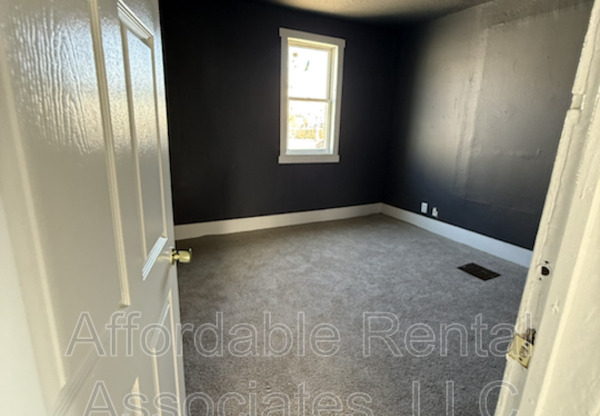 1643 S 1 ST