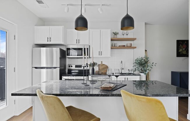 1 bed, 1 bath, 747 sqft, $1,420, Unit 210