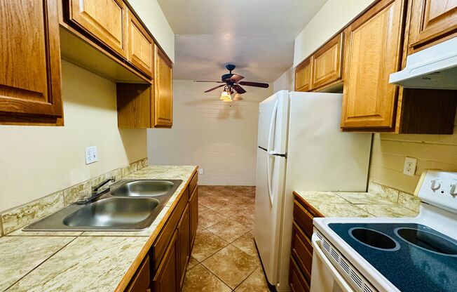 Desert Atrium - Studios, 1 Bedrooms and 2 Bedrooms in Great Location! Community Pool!