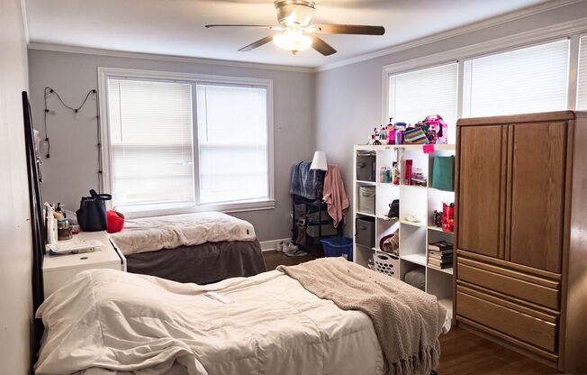 3 beds, 1 bath, 1,261 sqft, $2,300, Unit B