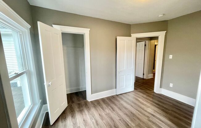 2 beds, 1 bath, 800 sqft, $850, Unit Up