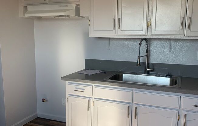 2 beds, 1 bath, $2,575, Unit 12