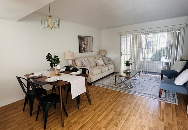 111 E 1 ST