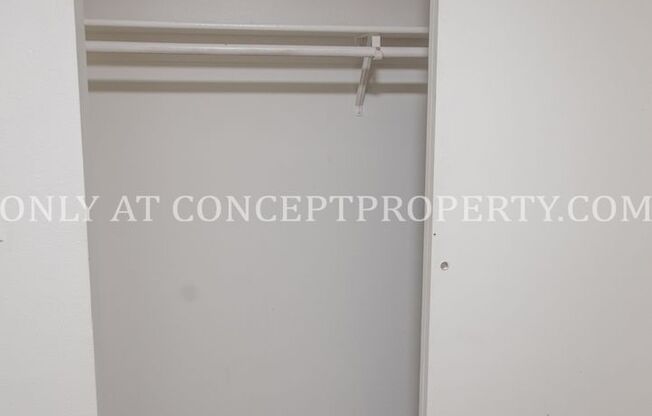 2 beds, 1 bath, 880 sqft, $1,249, Unit 17
