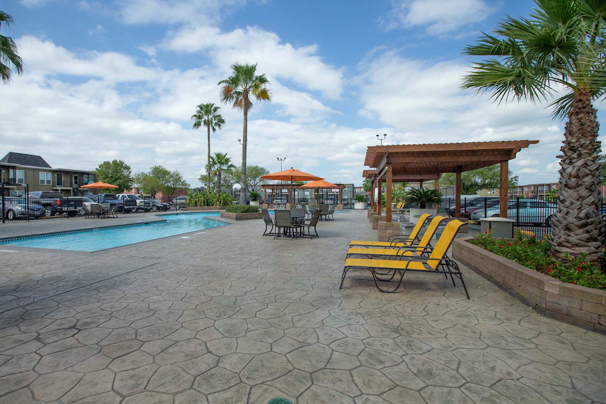 Willow Creek Apartment Homes in Southeast Houston, TX