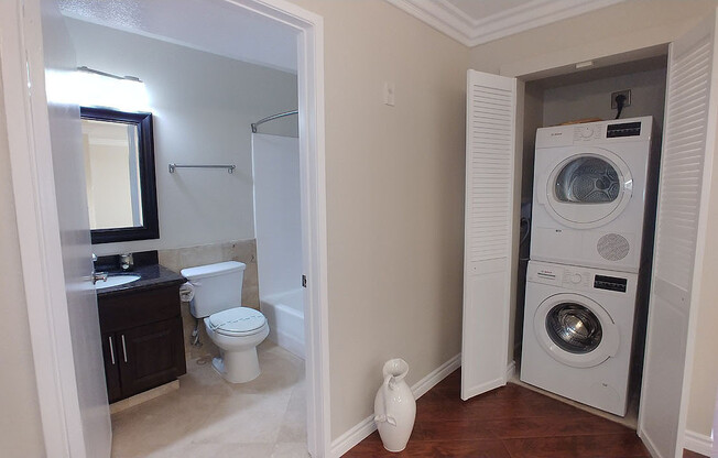 2 beds, 2 baths, 950 sqft, $2,950, Unit 206