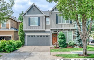 Orenco Gardens Beautiful 2-Level Beauty with 4 BR + Den on Corner Lot! **Excellent Location**