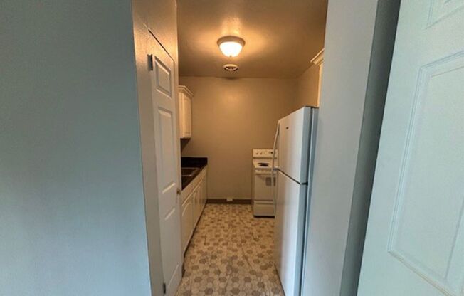 1 bed, 1 bath, 560 sqft, $795, Unit 725-32