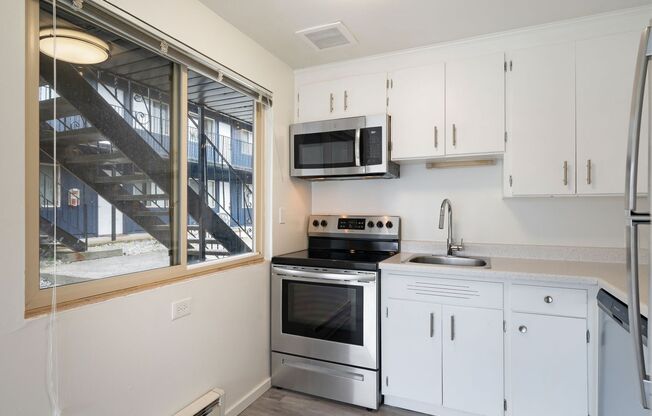 2 beds, 1 bath, 850 sqft, $1,995