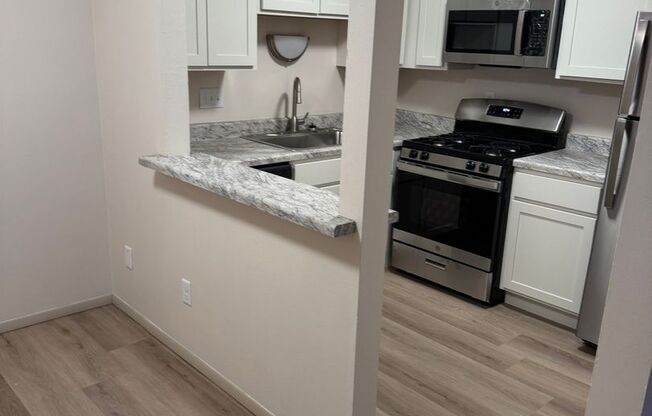 1 bed, 1 bath, $850, Unit 31