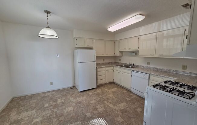 2 beds, 1.5 baths, 1,015 sqft, $1,140, Unit Z-09