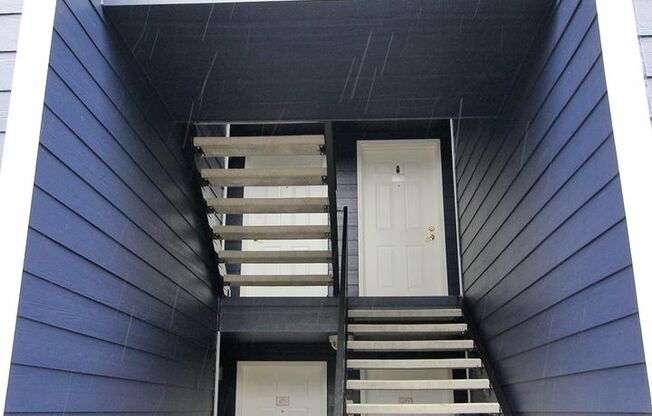 Freshly Remodeled 2 Bed/2 Bath Top Floor Modern Construction Condo