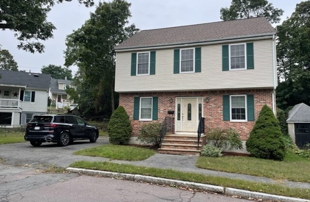 72 CEDAR RD N