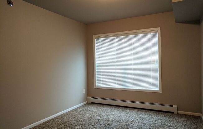 2 beds, 1 bath, 895 sqft, $1,040, Unit 2360-304