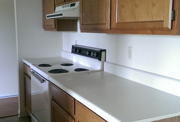 2 beds, 1 bath, $690, Unit 21