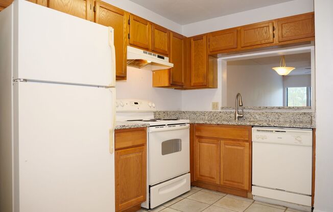 Spacious 2bd 2bth Condo Available Now!