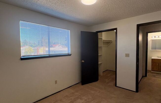 1 bed, 1 bath, 650 sqft, $1,260, Unit A-22