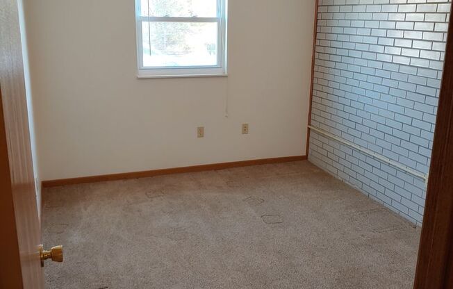 2 beds, 1 bath, 640 sqft, $875, Unit 1233-23