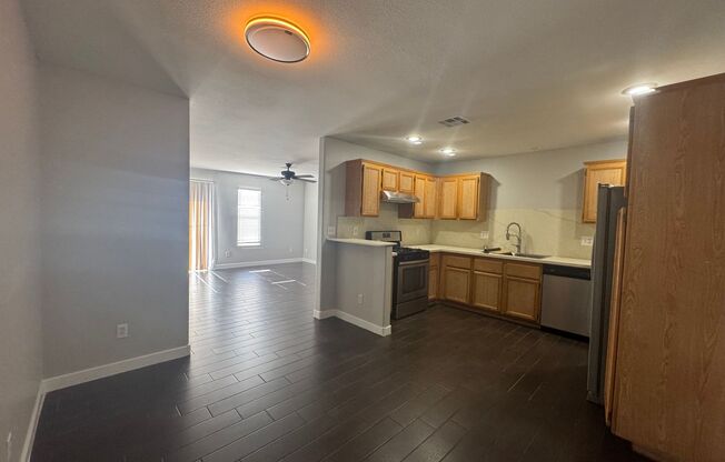 Nice, upgraded Town Home 3br, 3bath, 2cg.