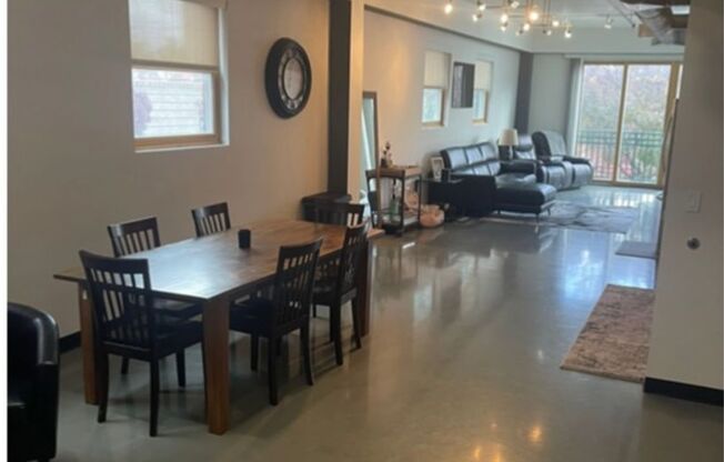 COMING SOON Beautiful 2BR , 2BA 2nd floor loft in East Downtown Area- aprox 1650 sq ft