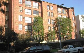 2 beds, 1 bath, $3,195