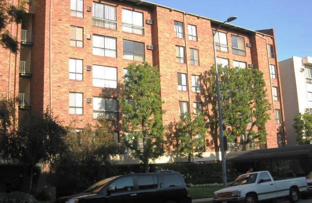 2 beds, 1 bath, $3,195