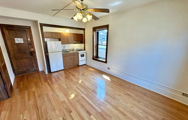 Studio, 1 bath, 320 sqft, $1,425, Unit 225-215