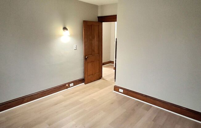 4 beds, 1 bath, $1,375, Unit Apt 201