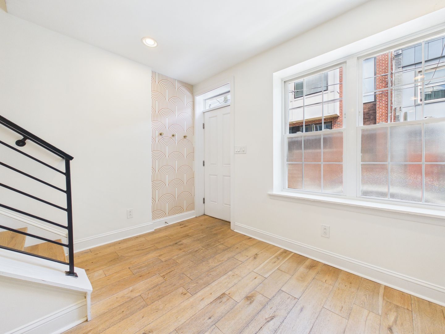 2 bedroom, 2 bathroom house with backyard