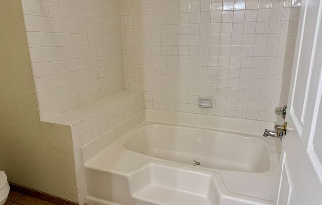 2 beds, 2 baths, $1,525, Unit # 515