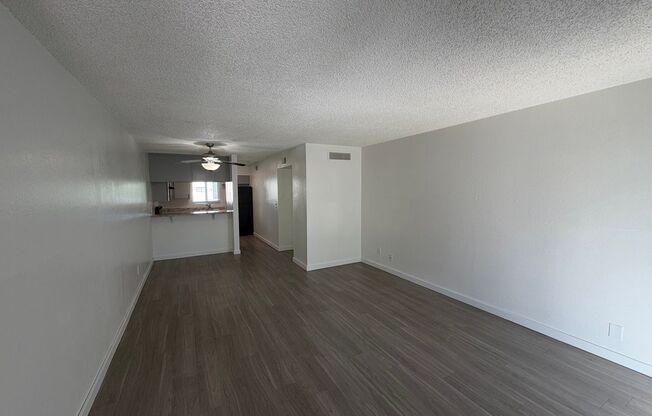 2 beds, 2 baths, 950 sqft, $1,275, Unit 201
