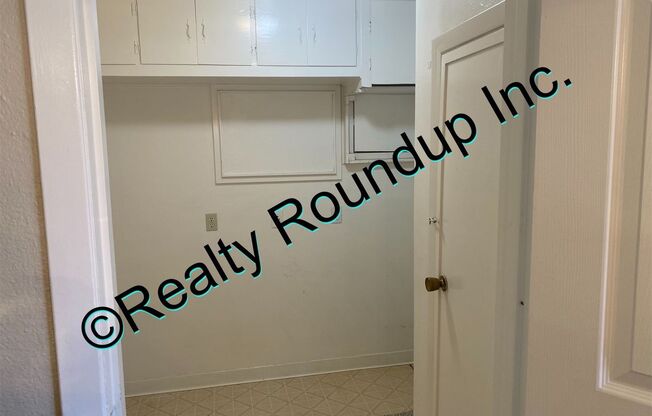 3 beds, 1 bath, $2,200