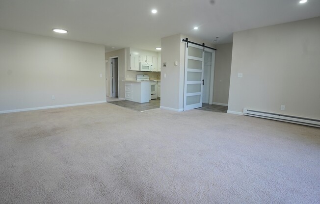 2 beds, 1 bath, 1,050 sqft, $2,600, Unit 4