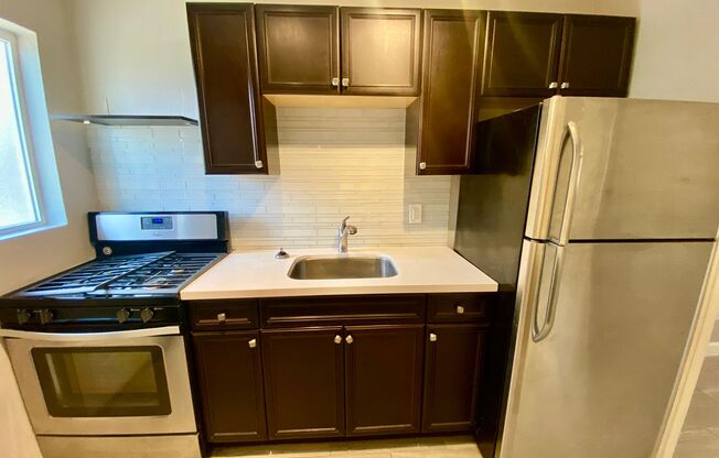 2 beds, 1 bath, 825 sqft, $1,295, Unit 3