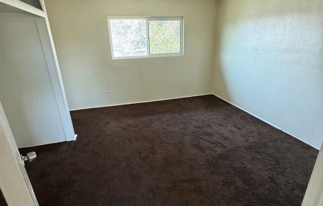 1 bed, 1 bath, $1,300, Unit 1537 N. Sierra Way Apt.#3