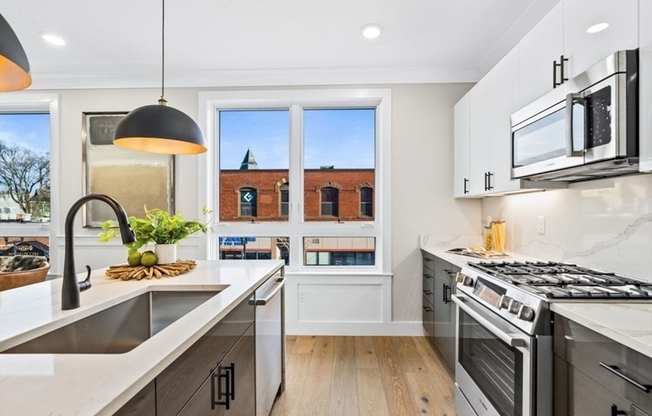 300 SOMERVILLE AVE