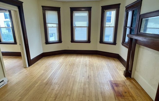 10 AGAWAM ST