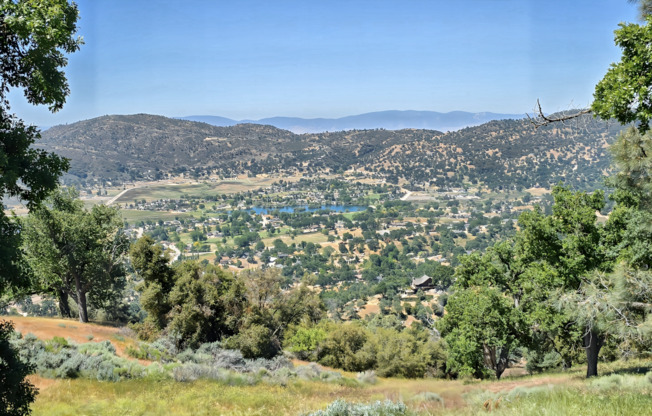 Spacious & Modern 5-Bedroom Retreat in Tehachapi’s Scenic Bear Valley