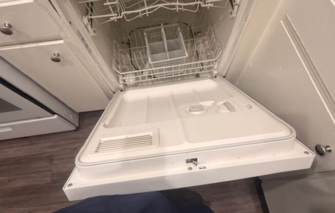 1 bed, 1 bath, 713 sqft, $2,075, Unit A135