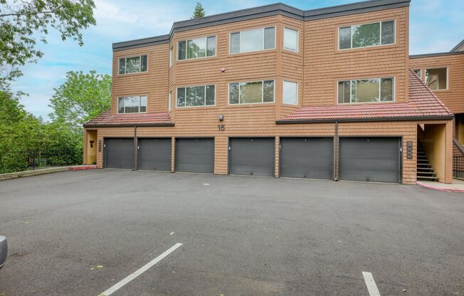 Lovely 2 Bedroom/1.5 Bath Mt Park Condo w/ Garage