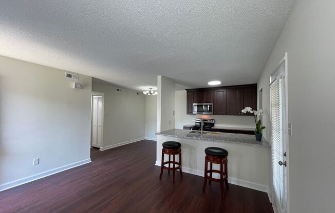 2 beds, 1 bath, $1,650