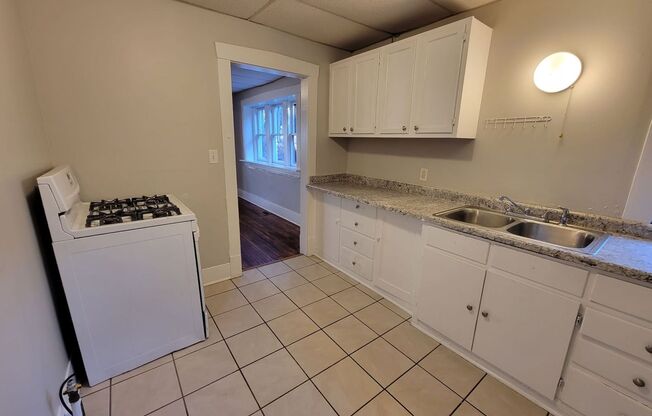 2 beds, 1 bath, $850