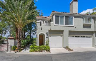 End-Unit Aliso Viejo Townhome in Gated Community