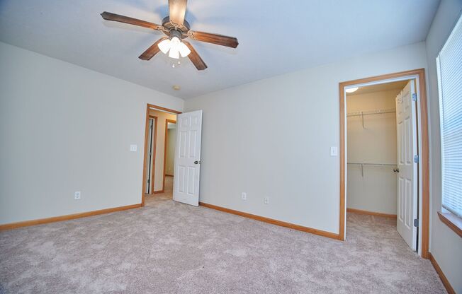 3 beds, 2.5 baths, 1,364 sqft, $1,550, Unit 12W