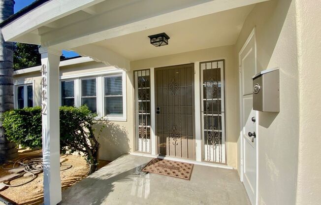 2Br+ 1Br Is Garage Converted/1Ba Cozy Modern Classic Single Story House In Talmadge,