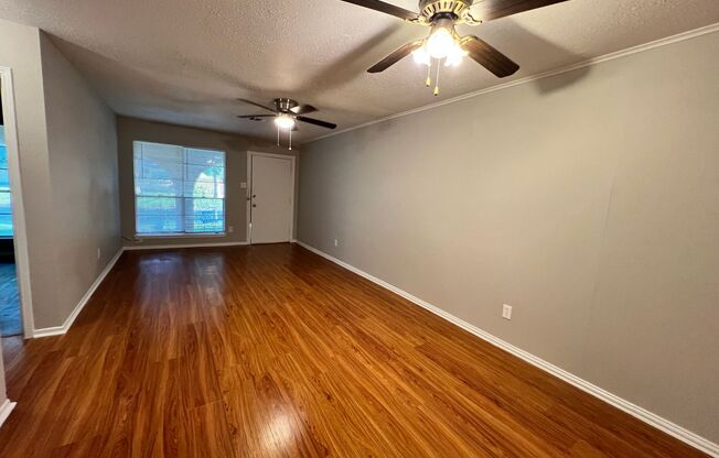 Duplex in Southwest Houston with Spacious Living and Modern Appliances